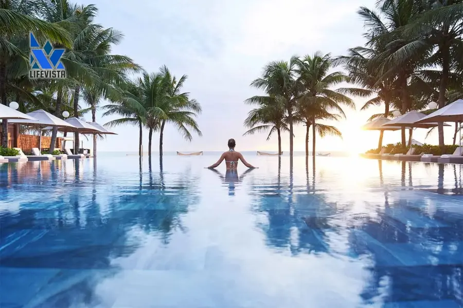 Cạnh bể tràn bờ gợi cảm giác lưng chừng