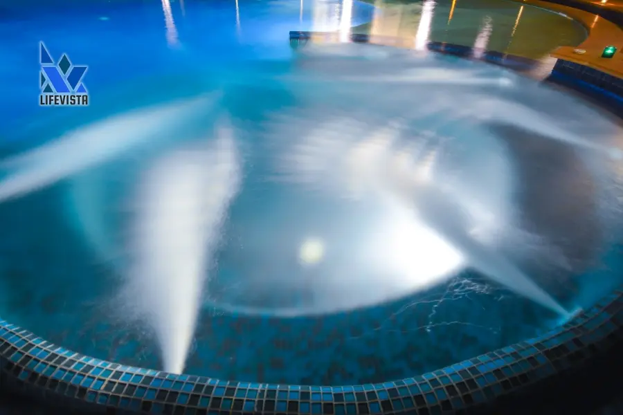 Đèn chìm chiếu sáng Jacuzzi về đêm