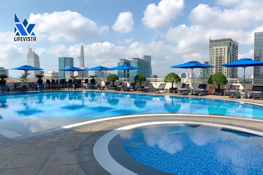 Hồ bơi khách sạn Sofitel Plaza Saigon