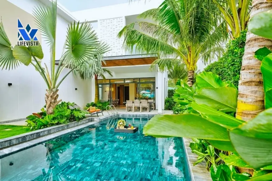 Mặt hồ ốp đá slate hài hòa thiên nhiên
