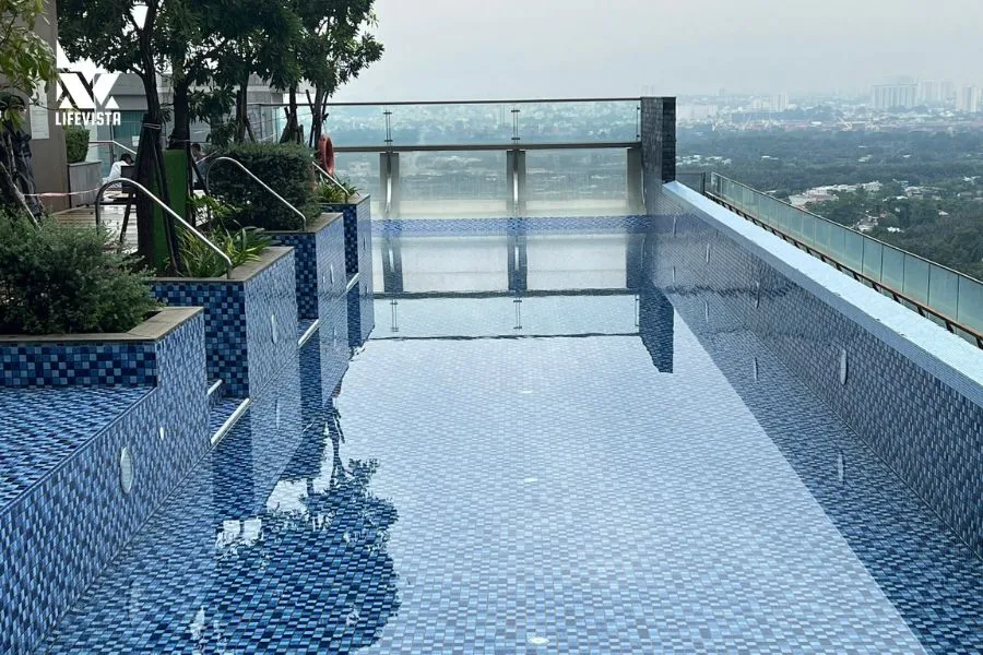 Hồ bơi D'Ege sau khi thay đèn mới