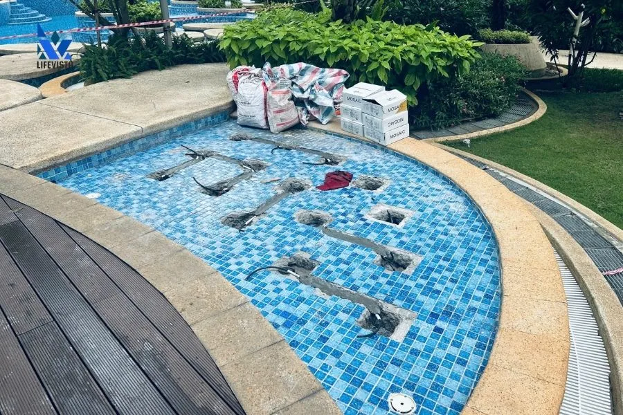 kiểm tra và thay mới dây đèn hồ bơi