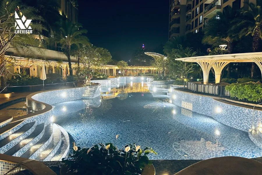 vào nước chạy thử đèn bể bơi